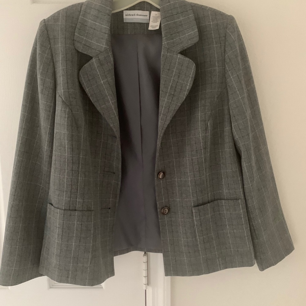 Blazer - Picture 2 of 5